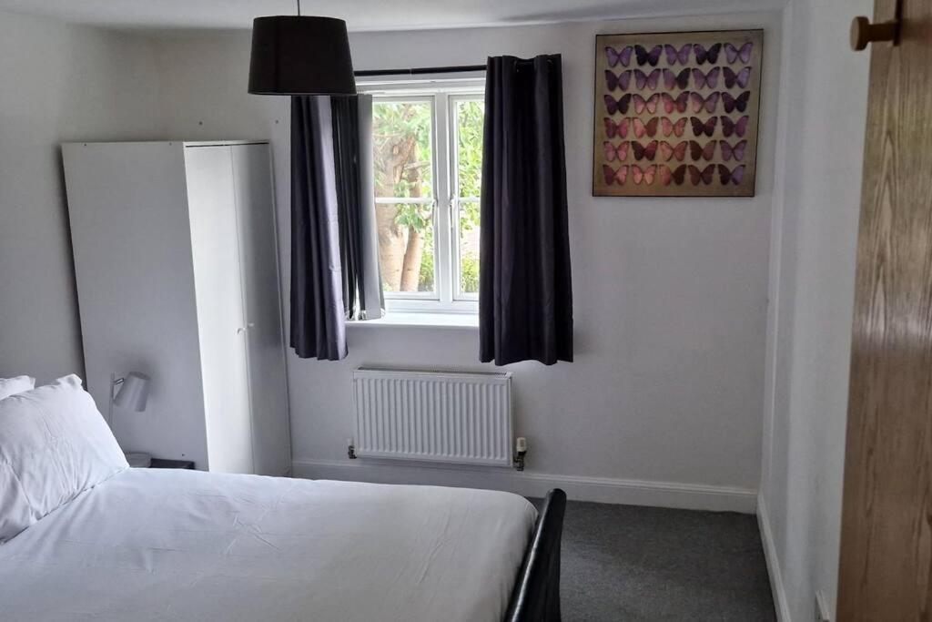Greenhithe Cosy Apartment, Netflix And Sport Channels ภายนอก รูปภาพ