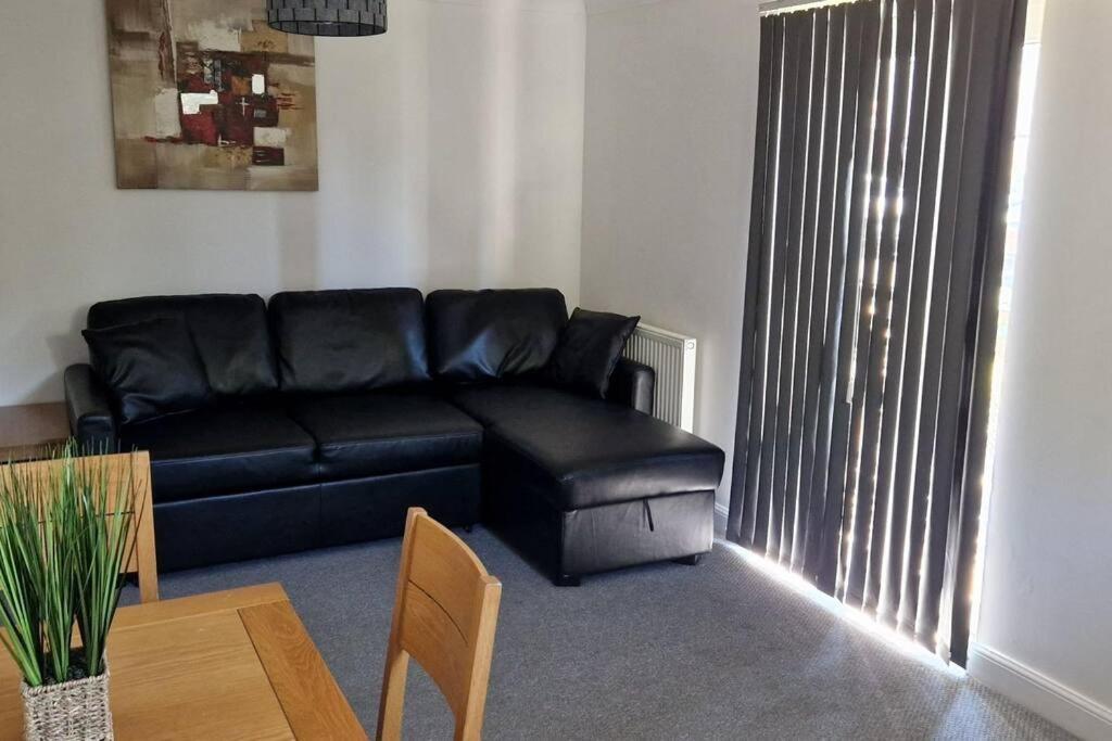 Greenhithe Cosy Apartment, Netflix And Sport Channels ภายนอก รูปภาพ